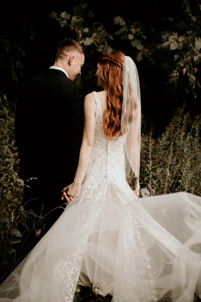 36 Beautiful Wedding Veil Photos [Tips and Inspiration]